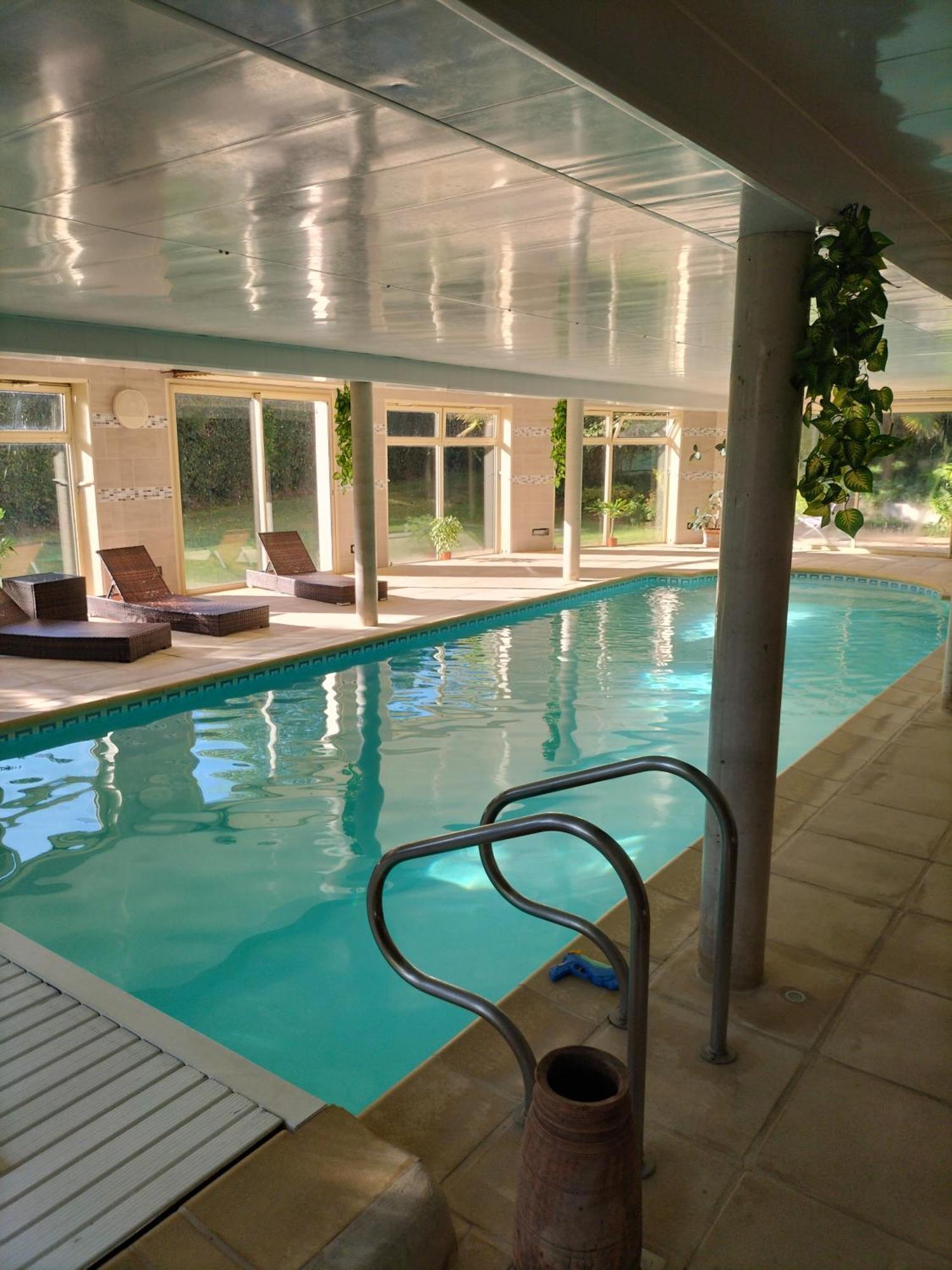 Au Charme Du Lac Espace Bien Etre Et Piscine Chauffe Proche Parc Et Restaurant Du Casino Forges-les-Eaux Exterior foto